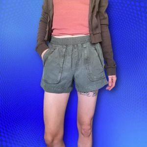 NWT Aerie high-waisted green boardwalk shorts with zippered pockets, size XS